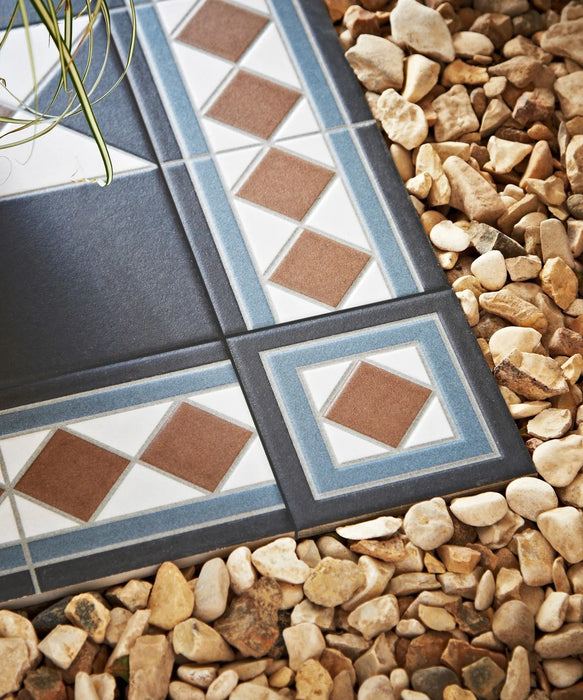 Grosvenor™ Black/Blue Border Tile