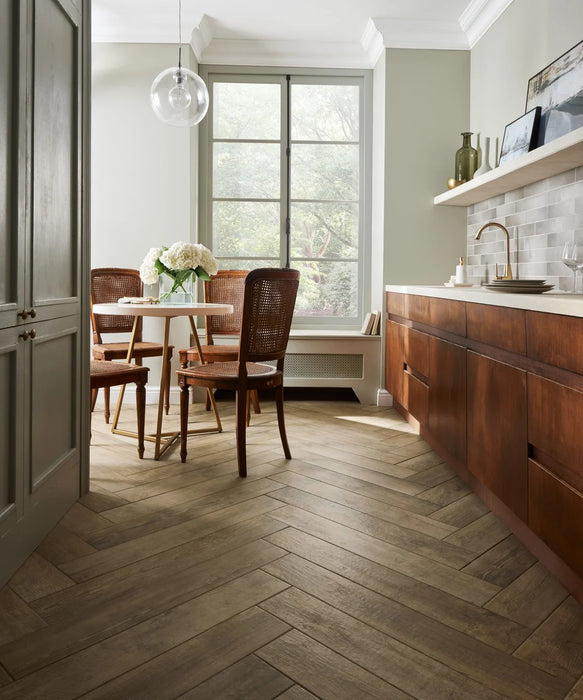 Mora™ Oak Tile